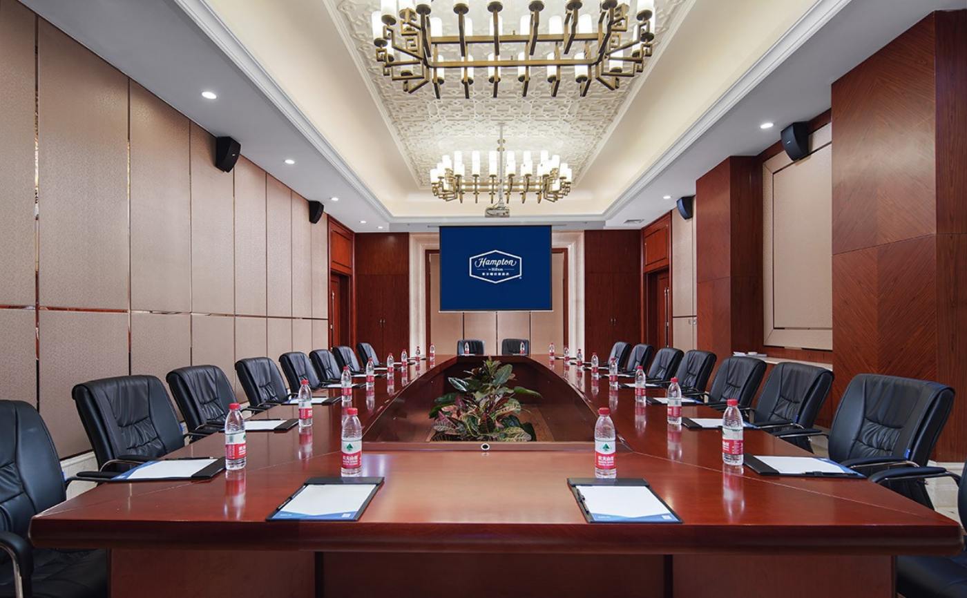 希尔顿欢朋酒店家具